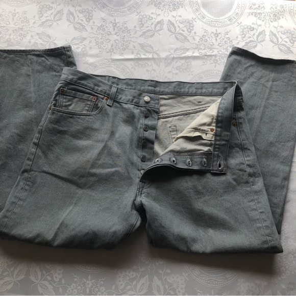 Levi’s 501 Men’s Size W40/L30 Gray Silver Jeans Denim Pants Button-Fly Straight - Picture 10 of 16